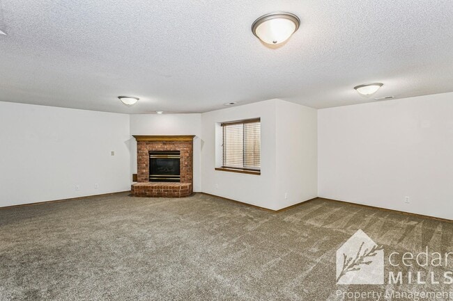Building Photo - 3 Bed 3 Bath at Douglas and Maize!