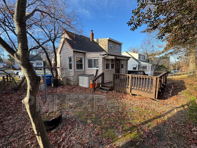 Building Photo - 2204 Ramblewood Dr