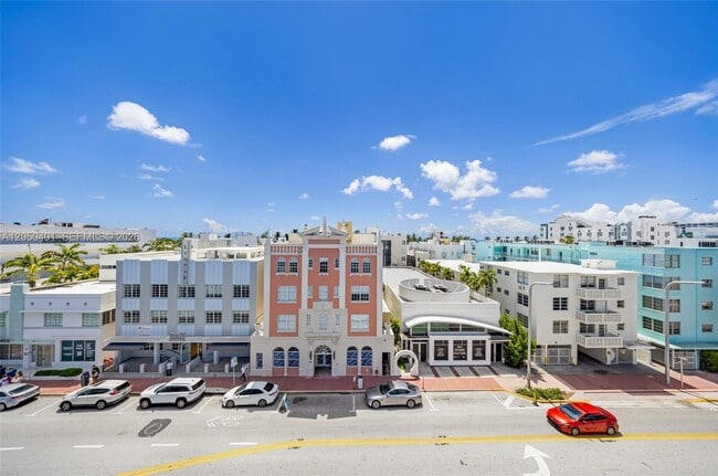Building Photo - 720 Collins Ave