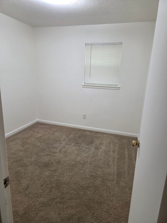 Building Photo - 1118 Country Cir