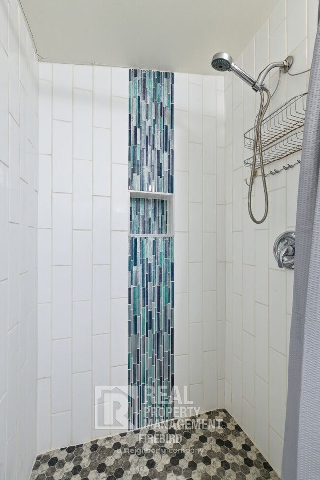 Building Photo - 1108 S Lebanon Ln