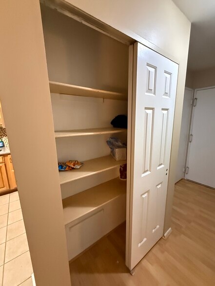 Building Photo - 807 Eves Dr