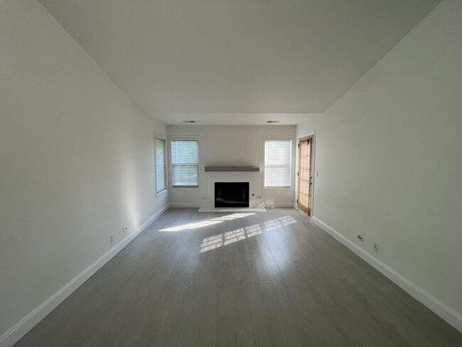 Building Photo - 262 Odlum Ct