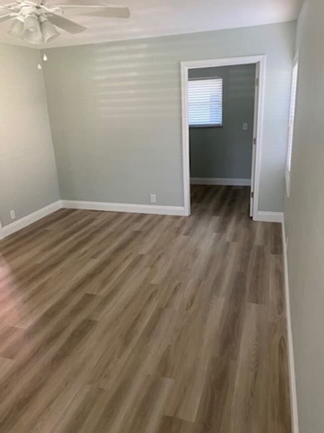 Building Photo - UPDATED 3B/1.5B Home in the Heart of Ft. Walton Beach