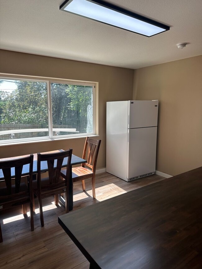 Building Photo - Ranch Living! Large 2 Bedroom/2 Bath