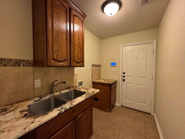 Building Photo - 3-Bedroom House for Rent in Killeen