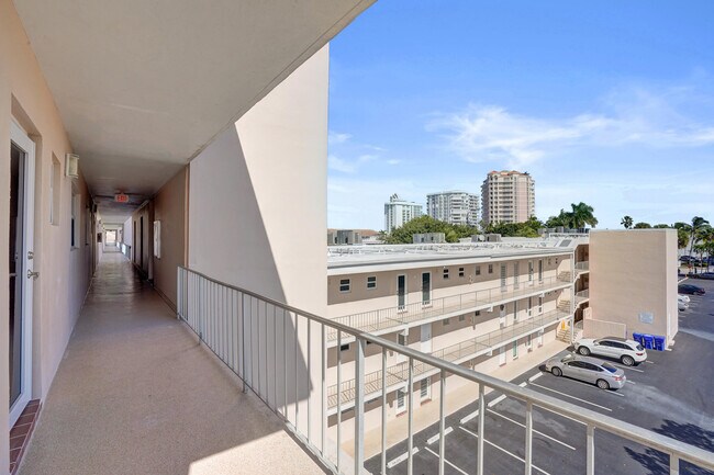 Building Photo - 1481 S Ocean Blvd