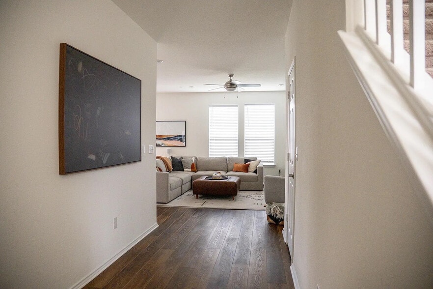 Building Photo - Room in House on Conestoga Wagon Way