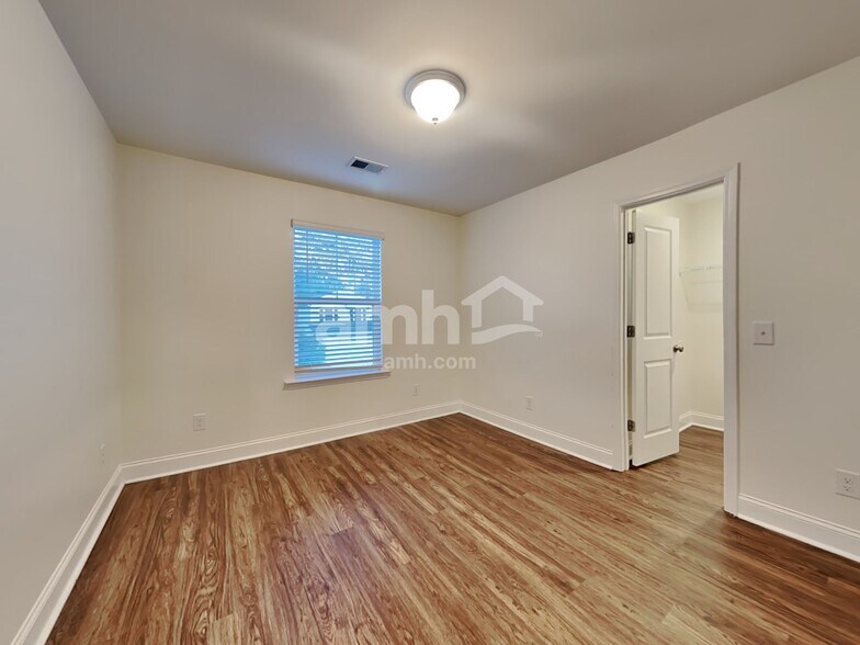 Building Photo - 1830 Produce Ln