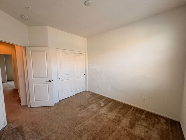 Building Photo - 3 Bed, 4 Bath in Eastvale!