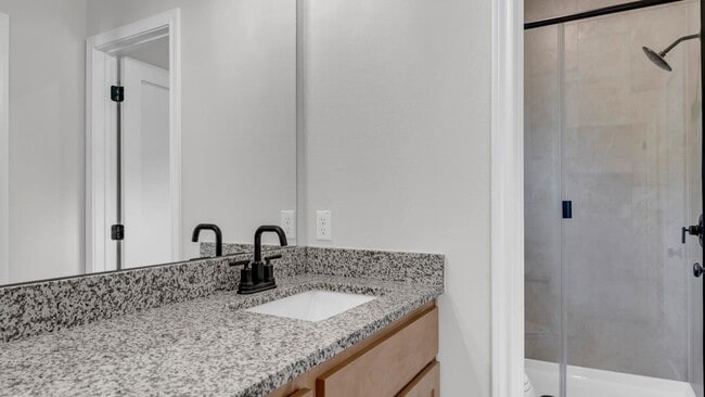 Building Photo - 115 Primrose Ln