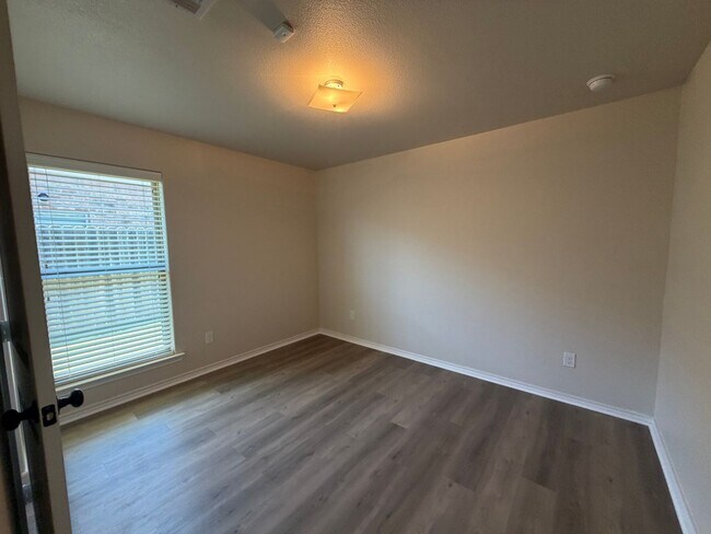 Building Photo - 3/2 in Frenship ISD, available MAY!!!