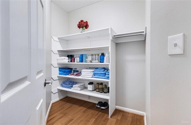 Building Photo - 1250 Parkwood Cir SE