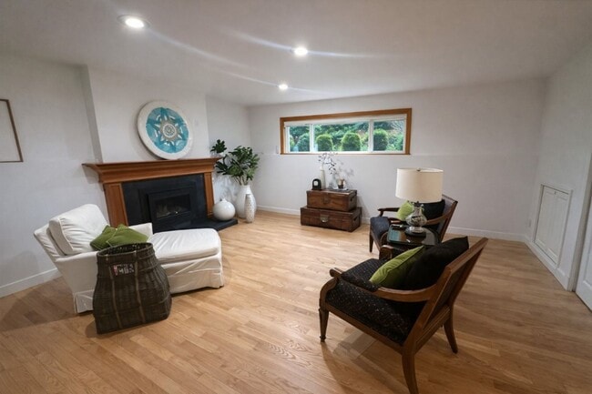 Building Photo - 5Bd/2.25Ba Bellevue House