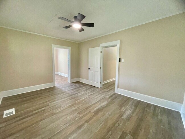 Building Photo - Spacious 4-Bedroom Farmhouse with 2.5 Baths in Raeford!