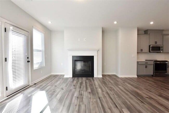 Building Photo - 809 Cameron Trl