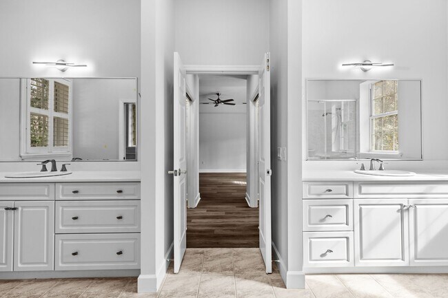 Building Photo - Executive Lakefront in Gainesville - Available NOW