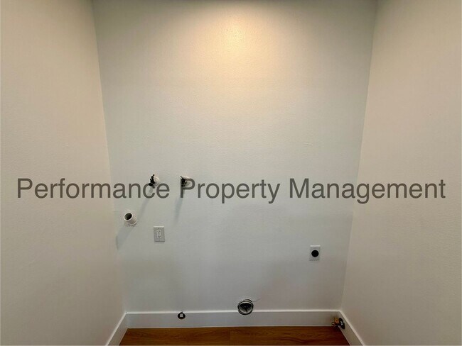 Building Photo - 3401 Squire Ln