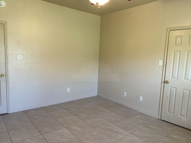 Building Photo - 1503 Nicholas Cir