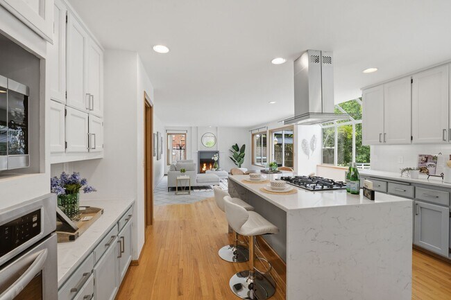 Building Photo - Beautiful 4 Bed 2.5 Bath Home in Renton