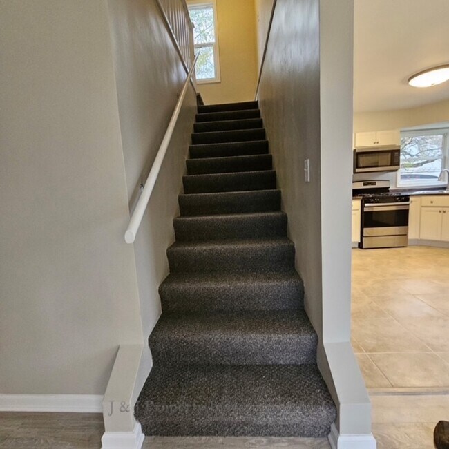 Building Photo - 7119 S Solon Rd