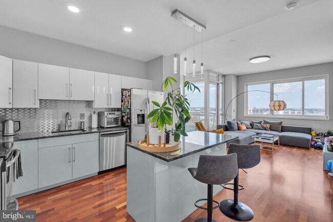 Building Photo - 901 N Penn St