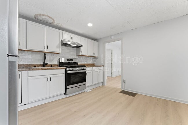 Building Photo - 16 Flint St