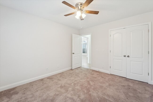 Building Photo - AVAILABLE NOW! (Pet Friendly)