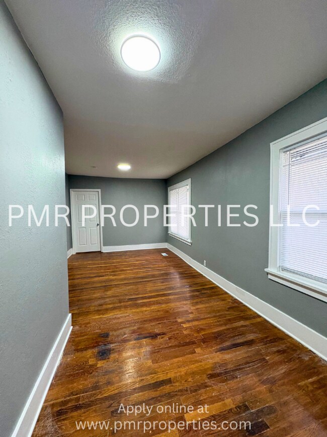 Building Photo - 2805 Jules St
