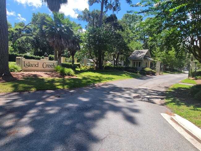 Building Photo - 235 Island Creek Ln