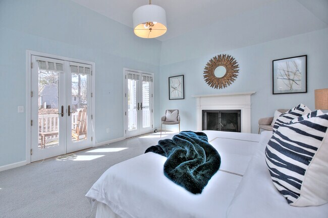 Building Photo - 562 Canoe Hill Rd