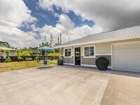 Building Photo - Fully Furnished Studio in Hawaiian Paradise Park