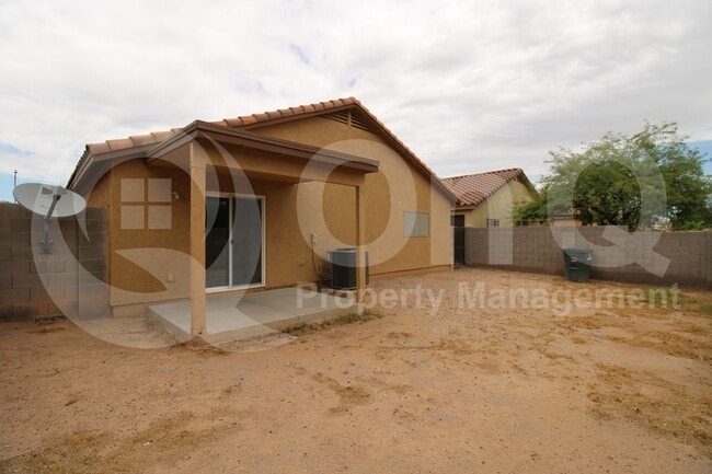 Building Photo - 667 W Jardin Dr