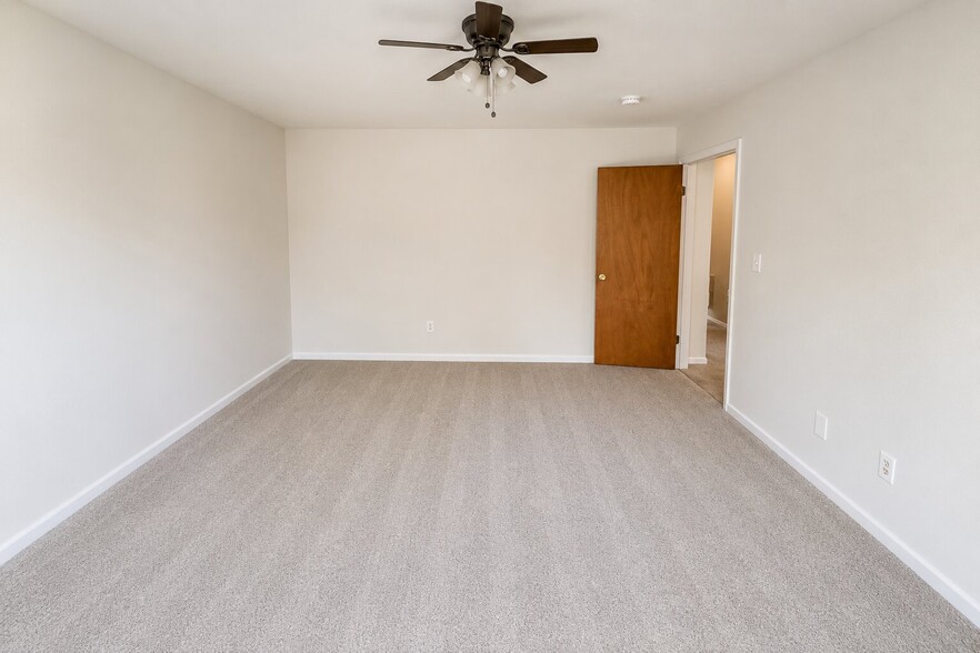 PRIMARY BEDROOM - 4116 Birchwood Ct