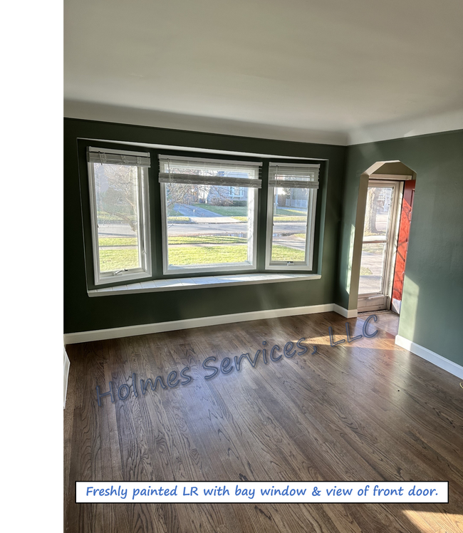 Large living room with lots of natural light! - 619 S Gainsborough Ave