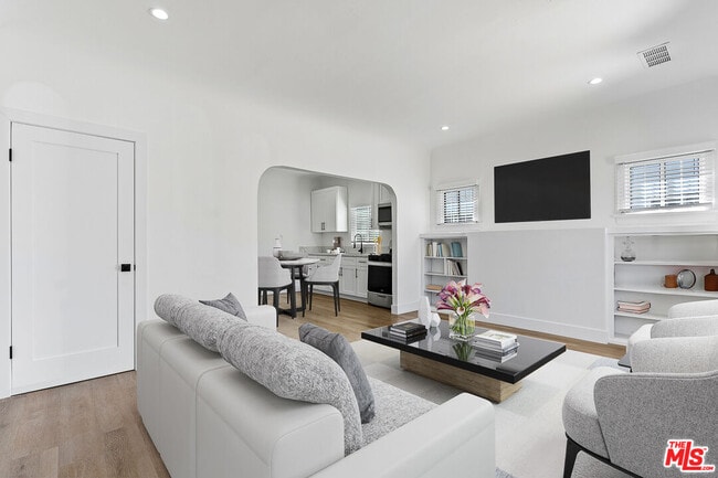 Building Photo - 2832 12th Ave