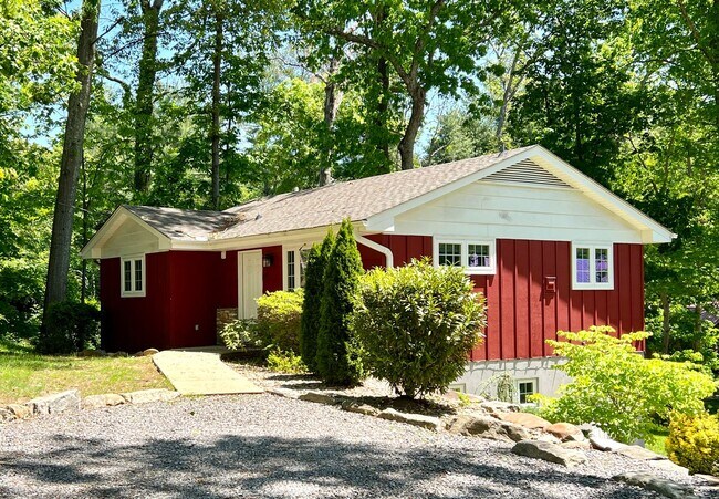 Primary Photo - 109 Barnard Ave
