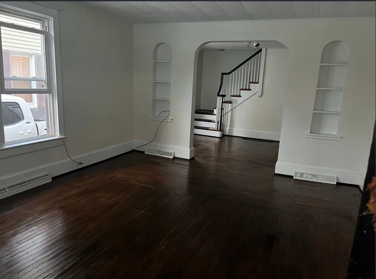 Building Photo - 328 Clayton Ave