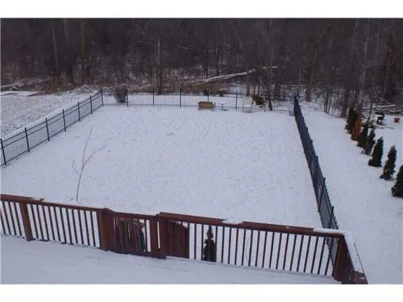 Building Photo - 5957 Troyes Rd