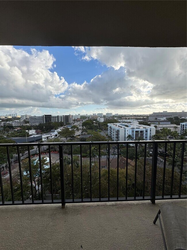 Building Photo - 1470 NE 123rd St