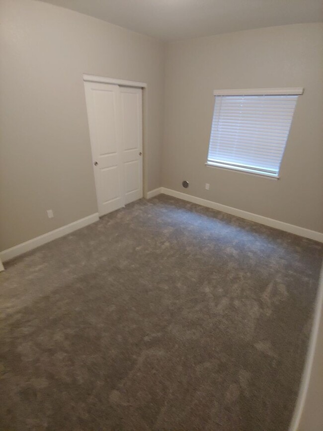 Building Photo - Gorgeous 4 Bed 3.5 Bath in Fantastic Location