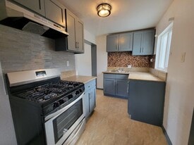 Building Photo - 1315 W 101st St