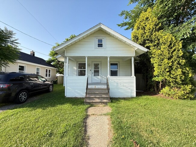 Building Photo - 2-Bedroom Ranch Home with Basement Storage and Fenced Yard