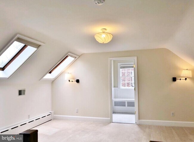 Building Photo - 5603 Chevy Chase Pkwy NW