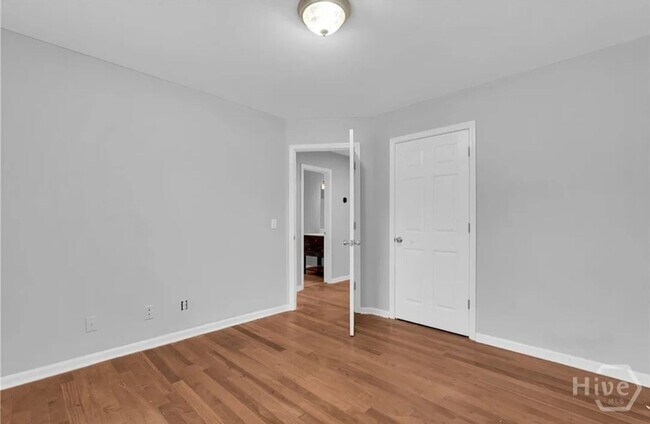 Building Photo - MOVE IN READY