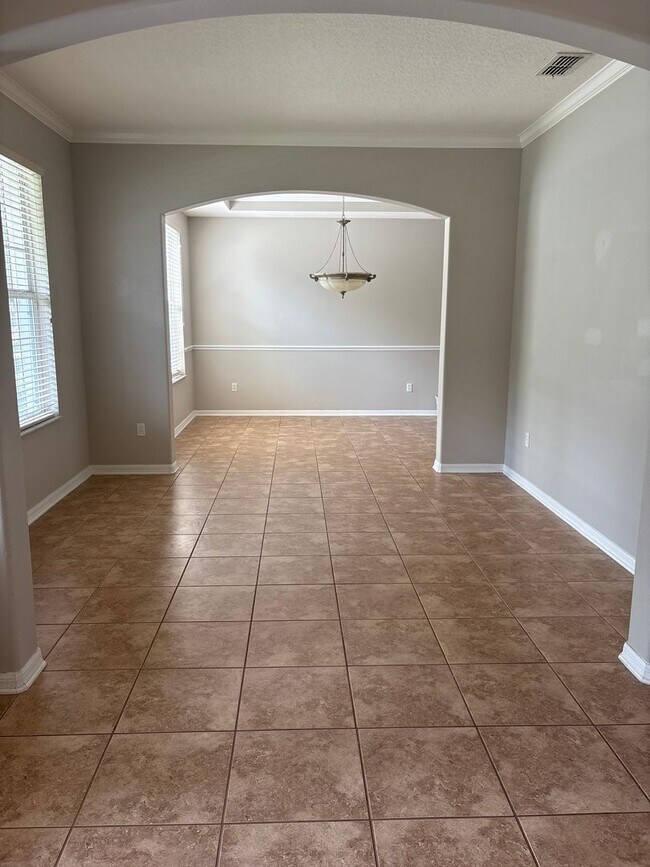 Building Photo - Stunning 6-Bedroom Pool Home in Desirable ...