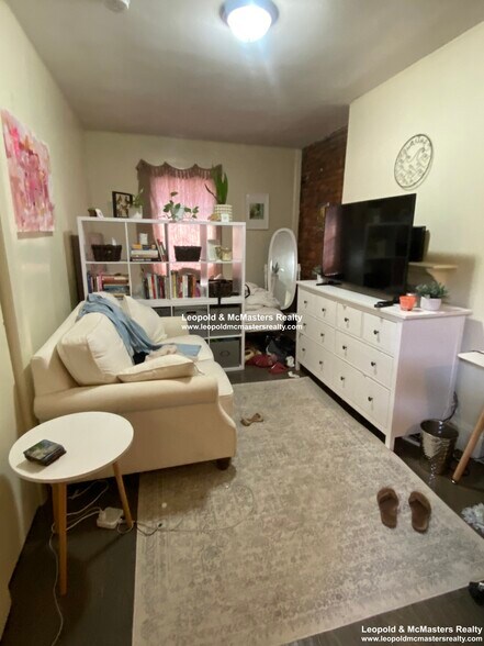 Building Photo - 254 Newbury St