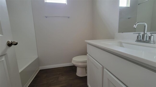 Building Photo - 115 Palo Pinto Dr