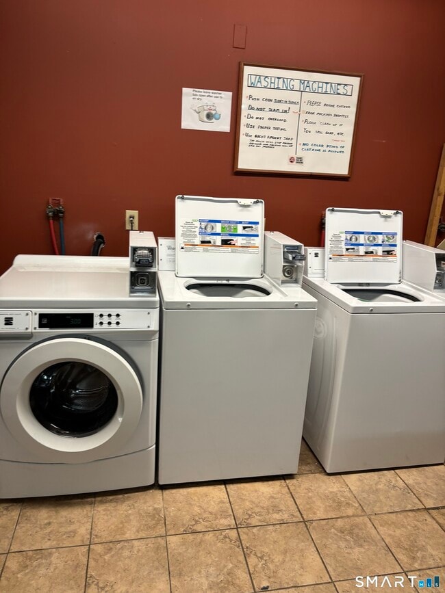 Building Photo - 31 Railroad St