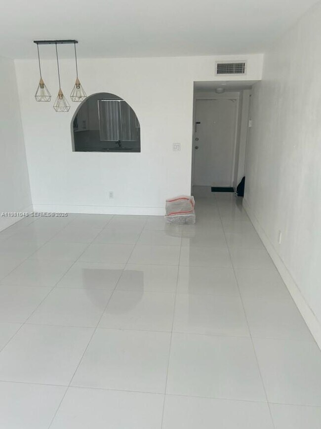 Building Photo - 3048 Sunrise Lakes Dr E